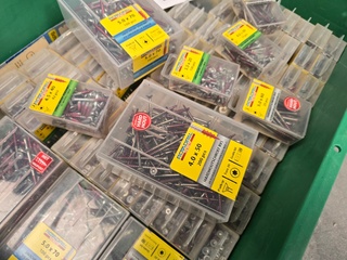 Schroeven Ca 100 Dozen In Krat Rotadrill, Partij